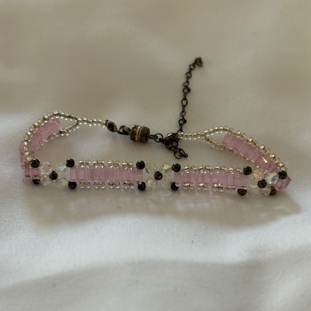 Note: safety chain broken but clasp works‎
